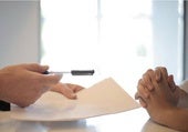 La justicia considera donación encubierta las transferencias de 68.000 euros que realizó una madre a uno de los hijos antes de morir