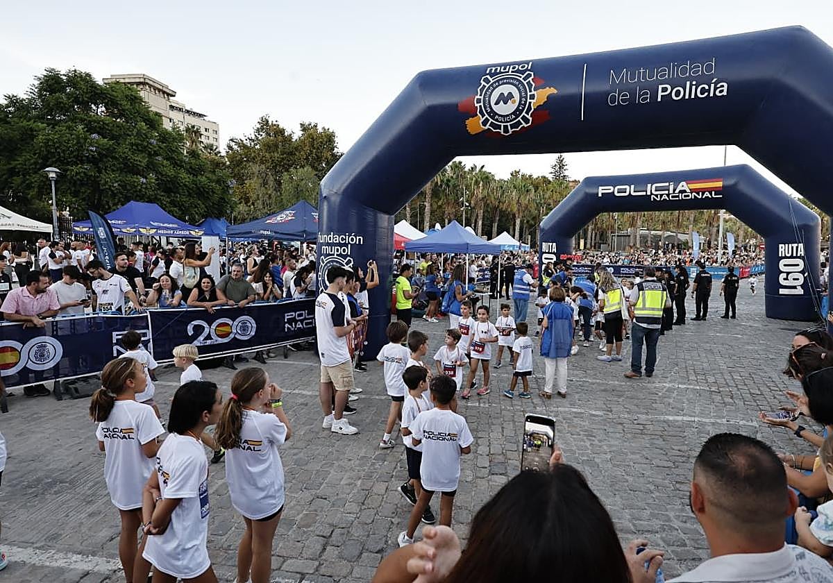 La policía celebra su carrera solidaria en Málaga