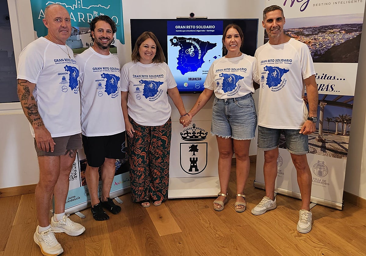 Acto de presentación de la iniciativa solidaria en el Ayuntamiento de Algarrobo.