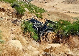 Lugar en el que quedó volcado el tractor.