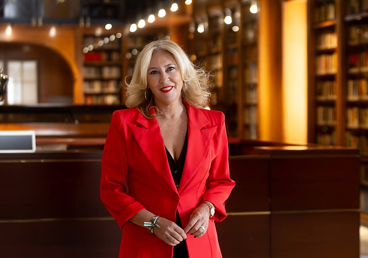 Carolina España: «Estoy dedicada al Gobierno autonómico, mi compromiso es con Juanma Moreno y éste es mi sitio»