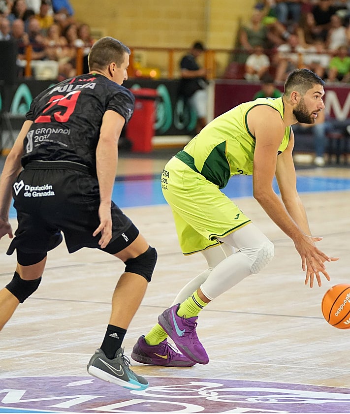 Imagen secundaria 2 - El Unicaja impone su calidad para ganar al Covirán Granada en la Copa de Andalucía