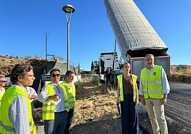 Imagen de los trabajos en una de las vías en las que se está actuando en la Axarquía.