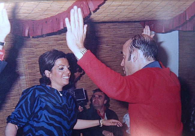 Yeyo Llagostera, bailando con Christina Onassis en Marbella en los años 80.