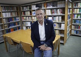 Luis Grau, director de UNED Málaga, posa para la foto que acompaña esta entrevista.