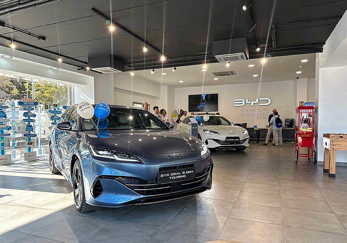 BYD Seal 6 DM-i en el concesionario BYD de Caetano Tec en Málaga.
