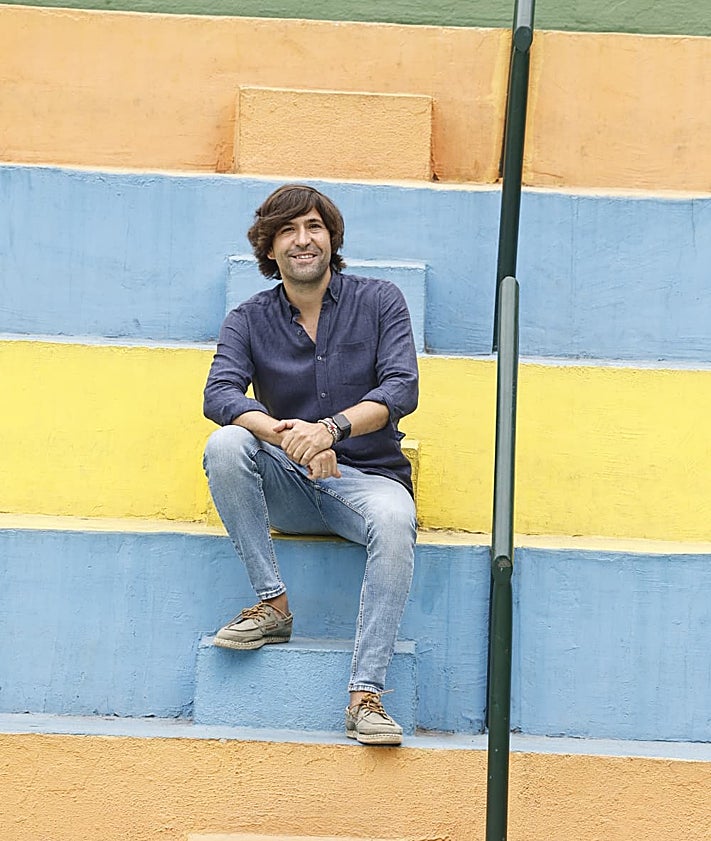 Imagen secundaria 2 - Más imágenes del colegio y de su director, 