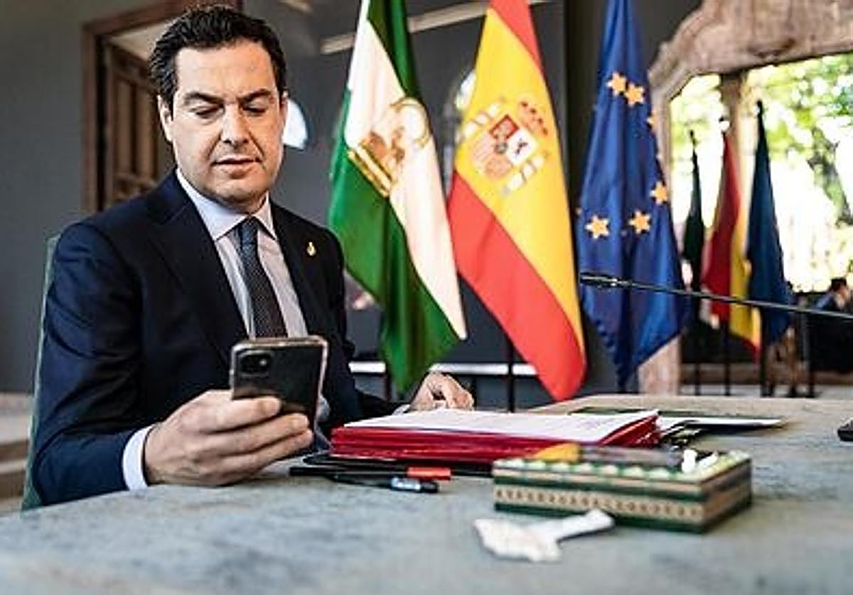 Juanma Moreno se estrena en TikTok: «Tranquilos, no voy a bailar... de momento»