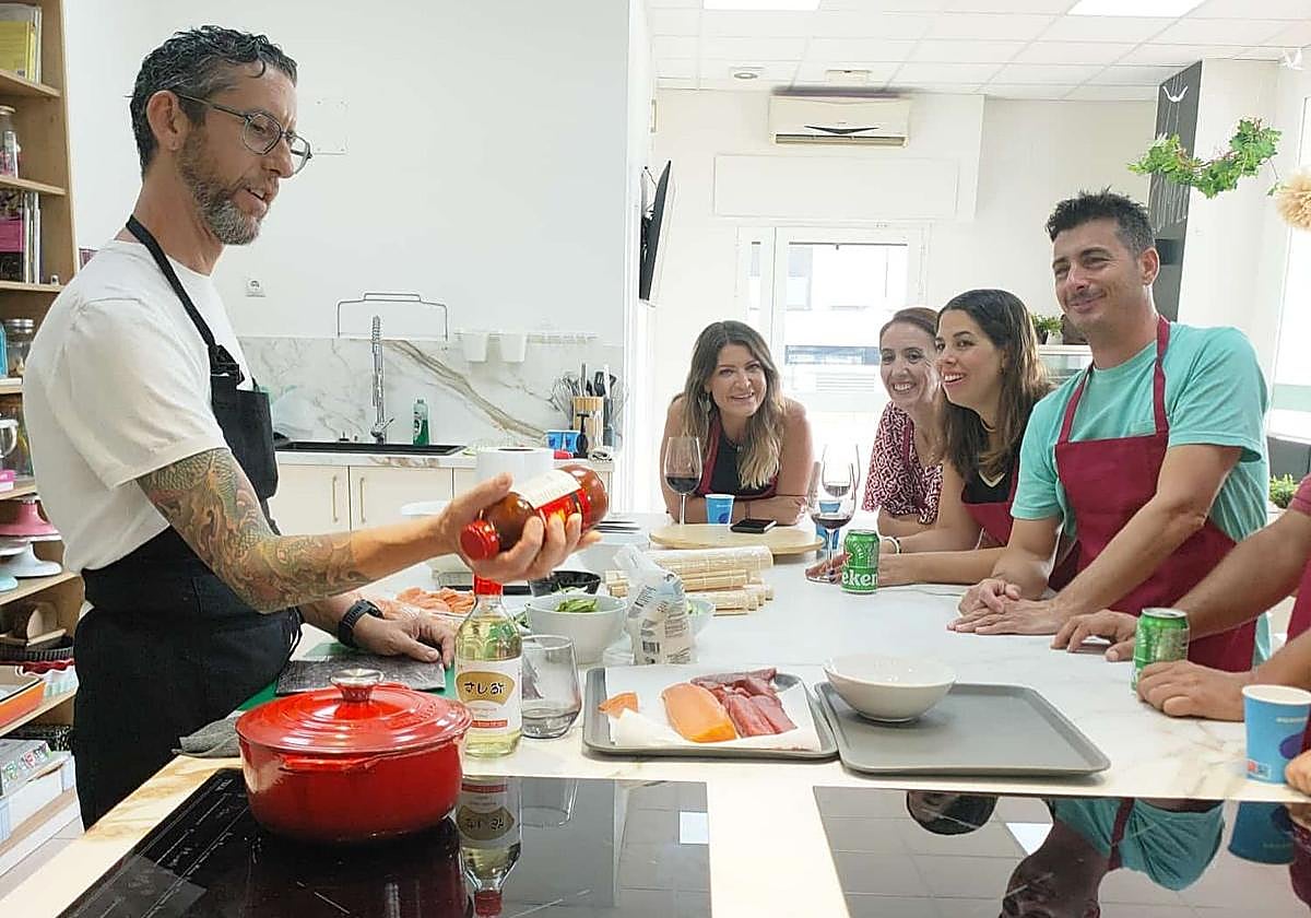 Taller de sushi impartido por el chef Francisco Barroso en Picofino.