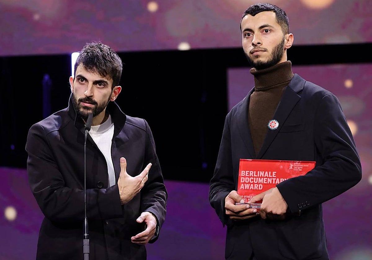 Los directores del documental Yuval Abraham y Basel Adra, en la Berlinale.