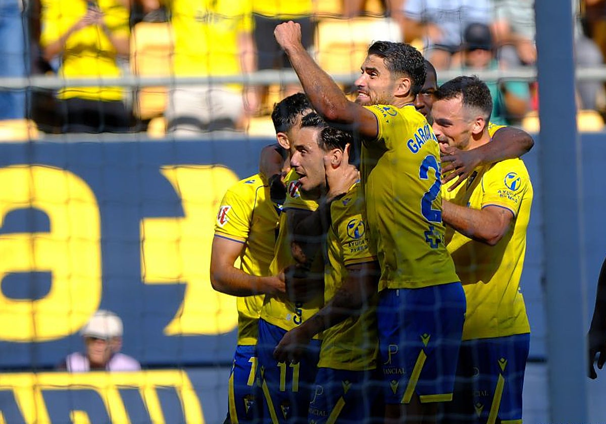 Los jugadores del Cádiz celebran el gol de Suso de la pasada jornada, frente al Eibar.