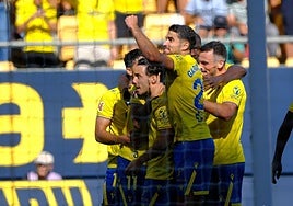 Los jugadores del Cádiz celebran el gol de Suso de la pasada jornada, frente al Eibar.