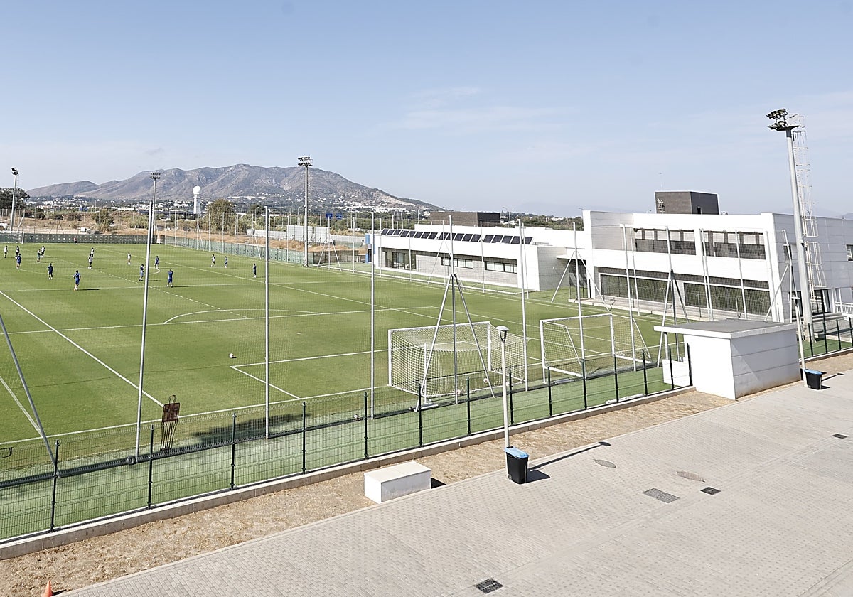 El espacio reservado para la futura residencia de jugadores en la ciudad deportiva es la pastilla a la izquierda de los edificios ya construidos.