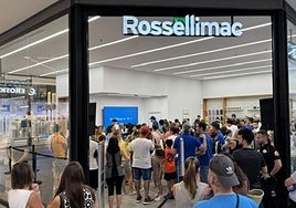 Inauguración de la tienda en el centro comercial de Vélez-Málaga.