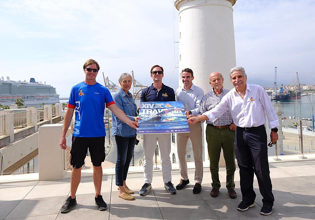 Los organizadores de la prueba y representantes institucionales, en la presentación del Memorial Tomás García Zamudio este viernes.