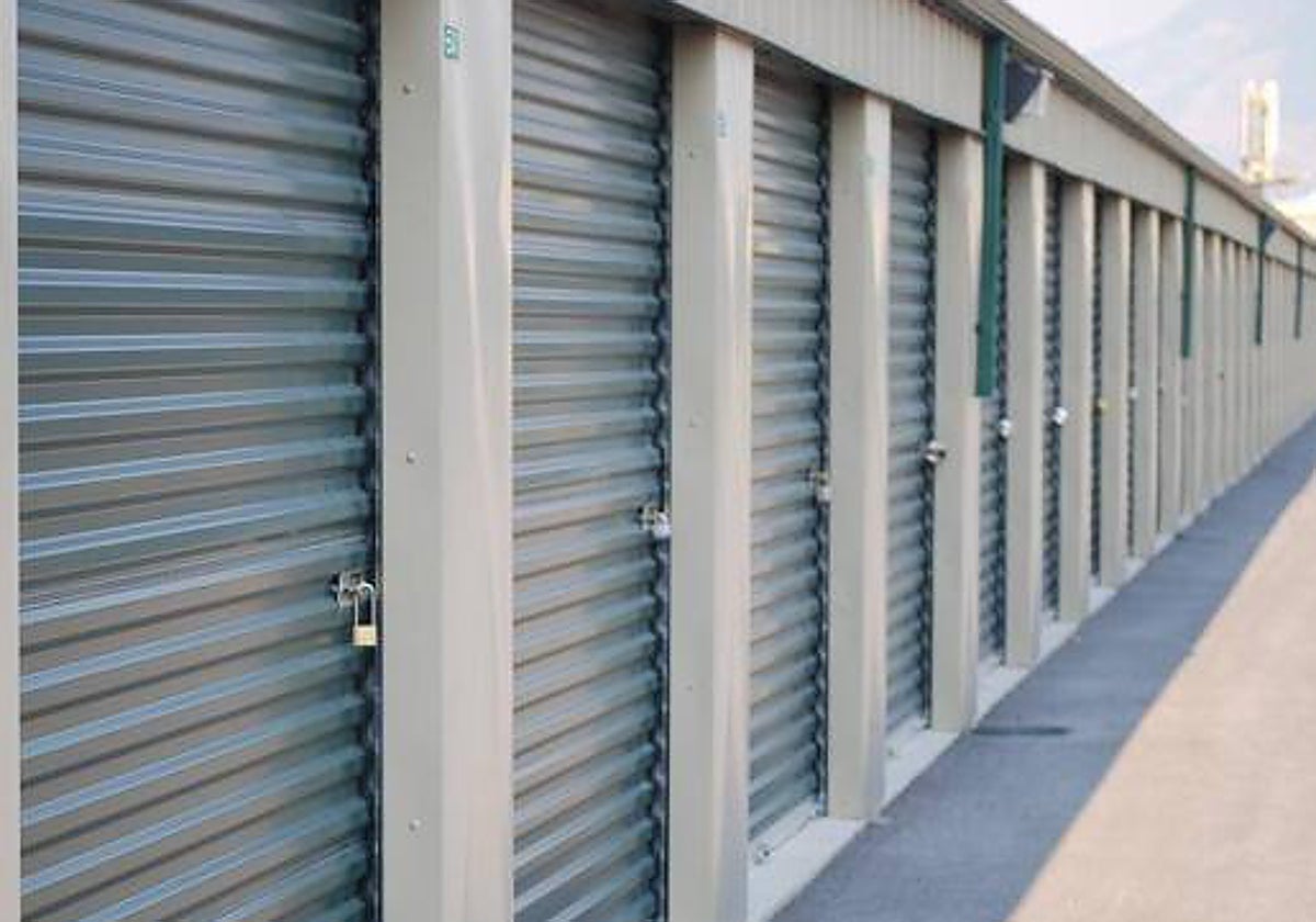 La justicia respalda a una comunidad que prohibió a un propietario dotar de agua a dos trasteros para hacerlos viviendas