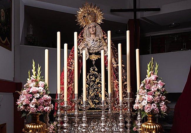 La Dolorosa del Puerto, antes de iniciarse el rosario callejero.