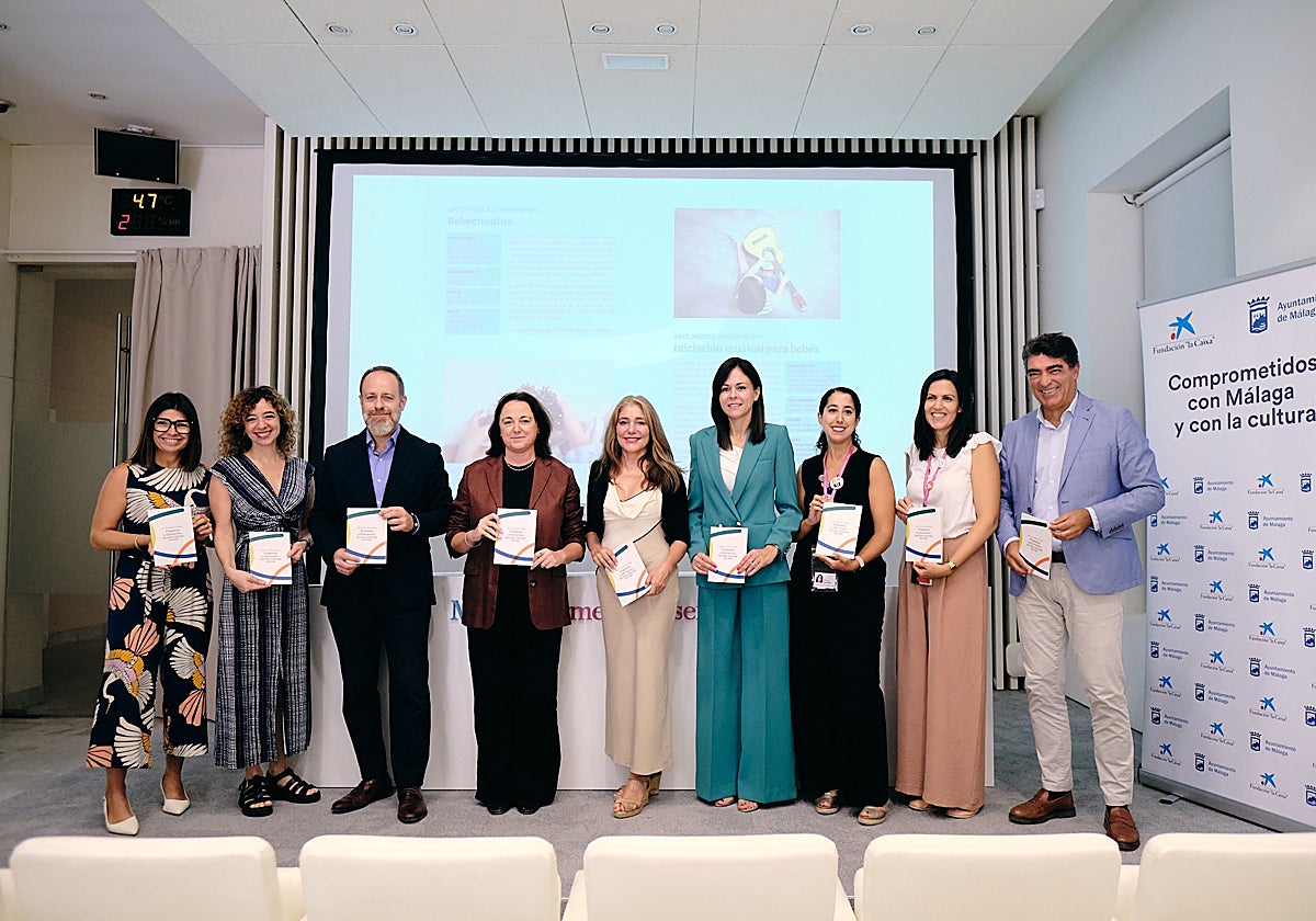 Organización, representantes del Thyssen y colaboradores del programa, ayer en la presentación.