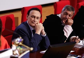 El consejero y el rector de la UMA, en el acto de apertura del curso 2025/2026.