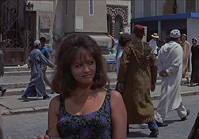 Claudia Cardinale, en el Mercado de Salamanca, en un fotograma de 'Mando perdido'.
