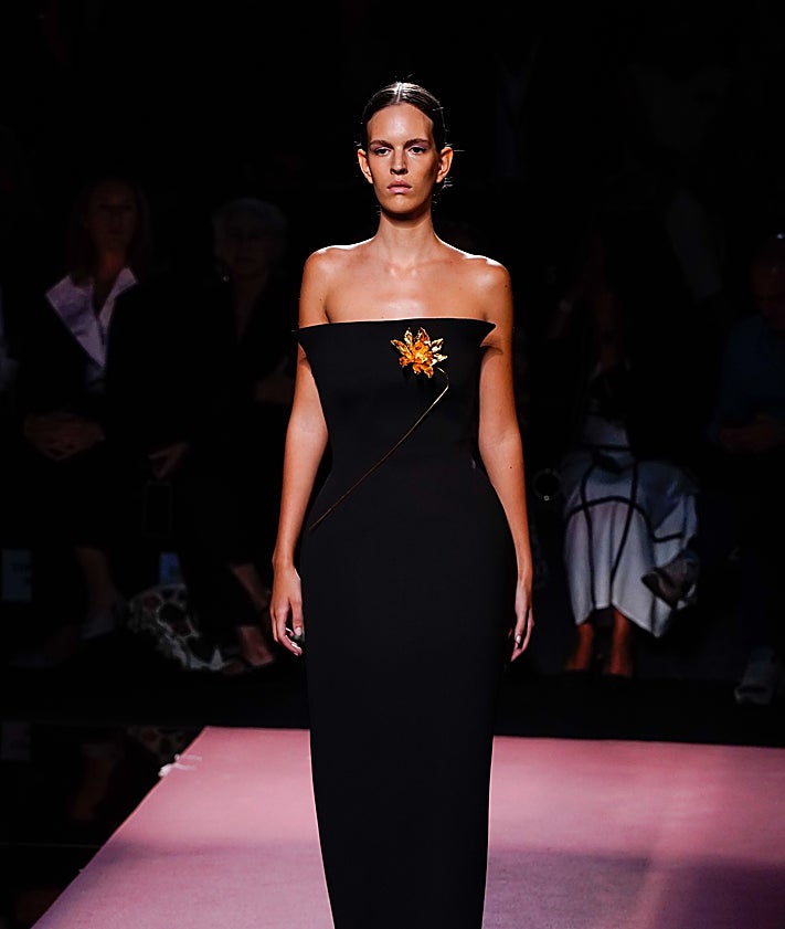 Imagen secundaria 2 - Joyas de la esteponera Luz Rodríguez en el desfile de Isabel Sanchís Spring-Summer 2026 en la reciente MBFW celebrada en Madrid.