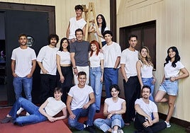 Antonio Banderas, en el centro, con el elenco de actores de 'Godspell'.