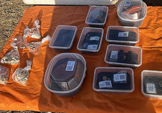 Algunas de las piezas relevantes halladas durante la actual campaña de excavaciones.