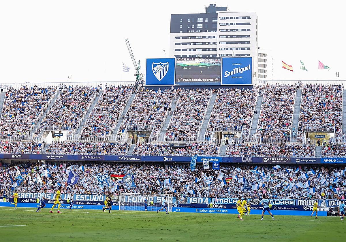 El Fondo Sur de La Rosaleda, durante el partido frente al Cádiz.