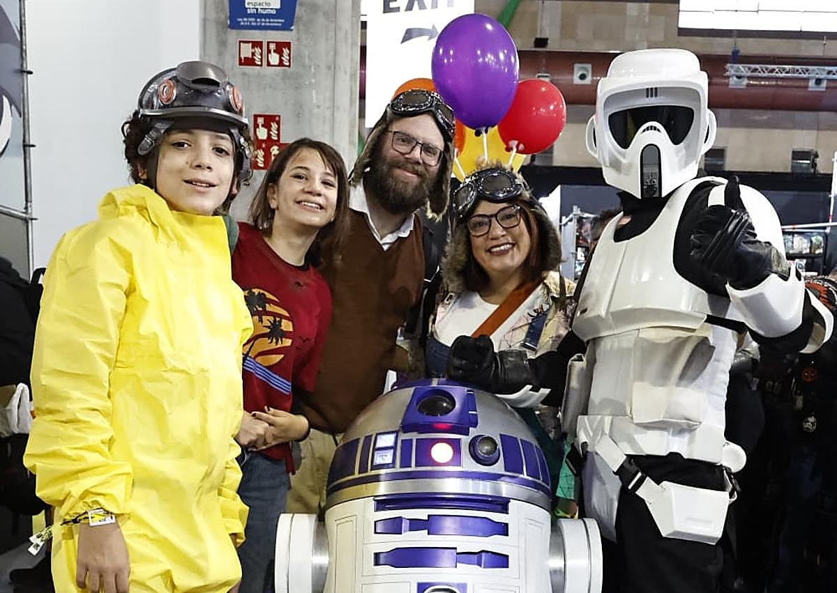 Imagen secundaria 1 - San Diego Comic-Con Málaga recibe a los héroes: miles de personas acceden ya al paraíso friki