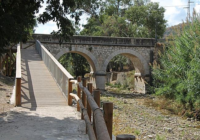 Puente de los Olivos.