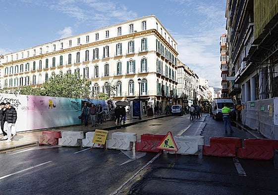 Imagen de los cortes al tráfico con la reparación del colector histórico.