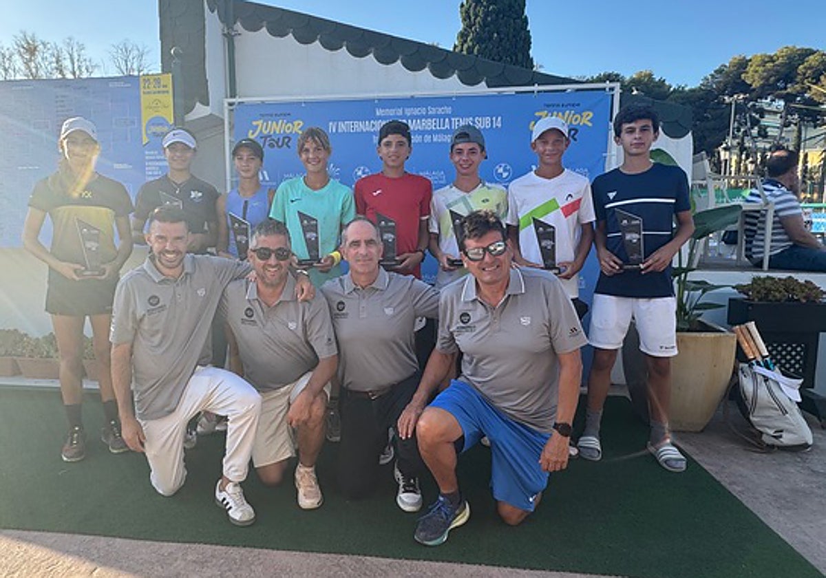 Los ganadores y finalistas masculinos y femeninos de dobles.