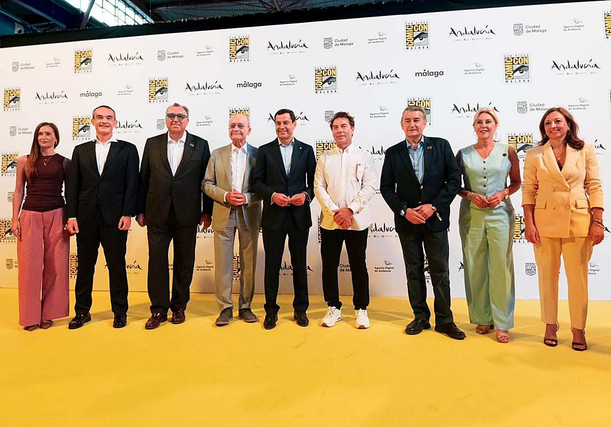 Francisco Javier Jerez, director territorial Sur de BBVA, junto a autoridades y organizadores en la inauguración de San Diego Comic-Con Málaga.