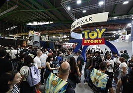 En la segunda jornada, la afluencia sigue siendo masiva.