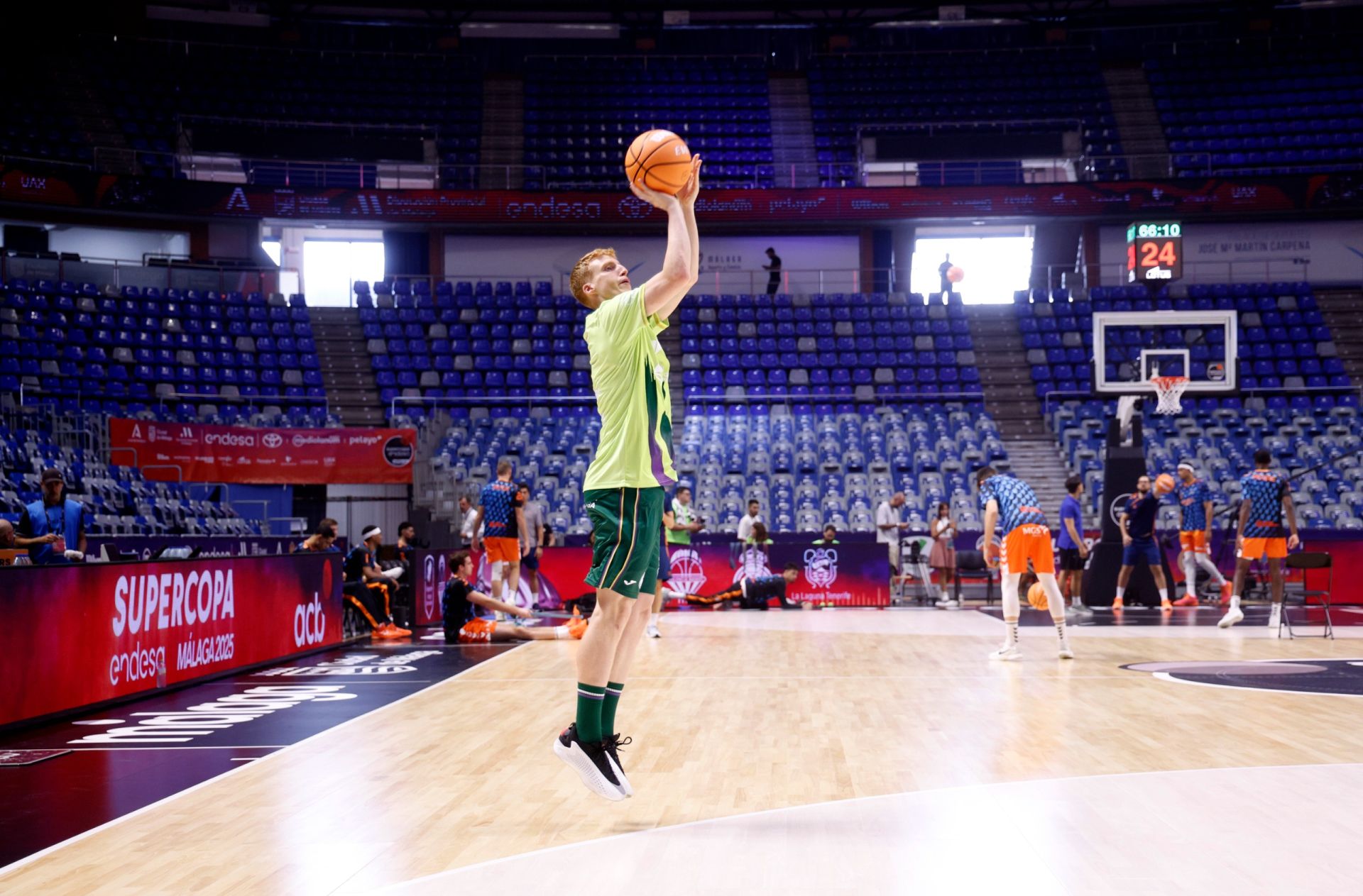 Unicaja-Valencia Basket: las mejores fotos de la semifinal de la Supercopa 2025