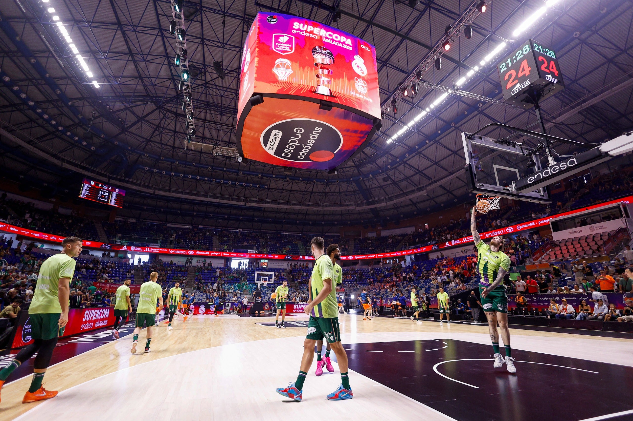 Unicaja-Valencia Basket: las mejores fotos de la semifinal de la Supercopa 2025