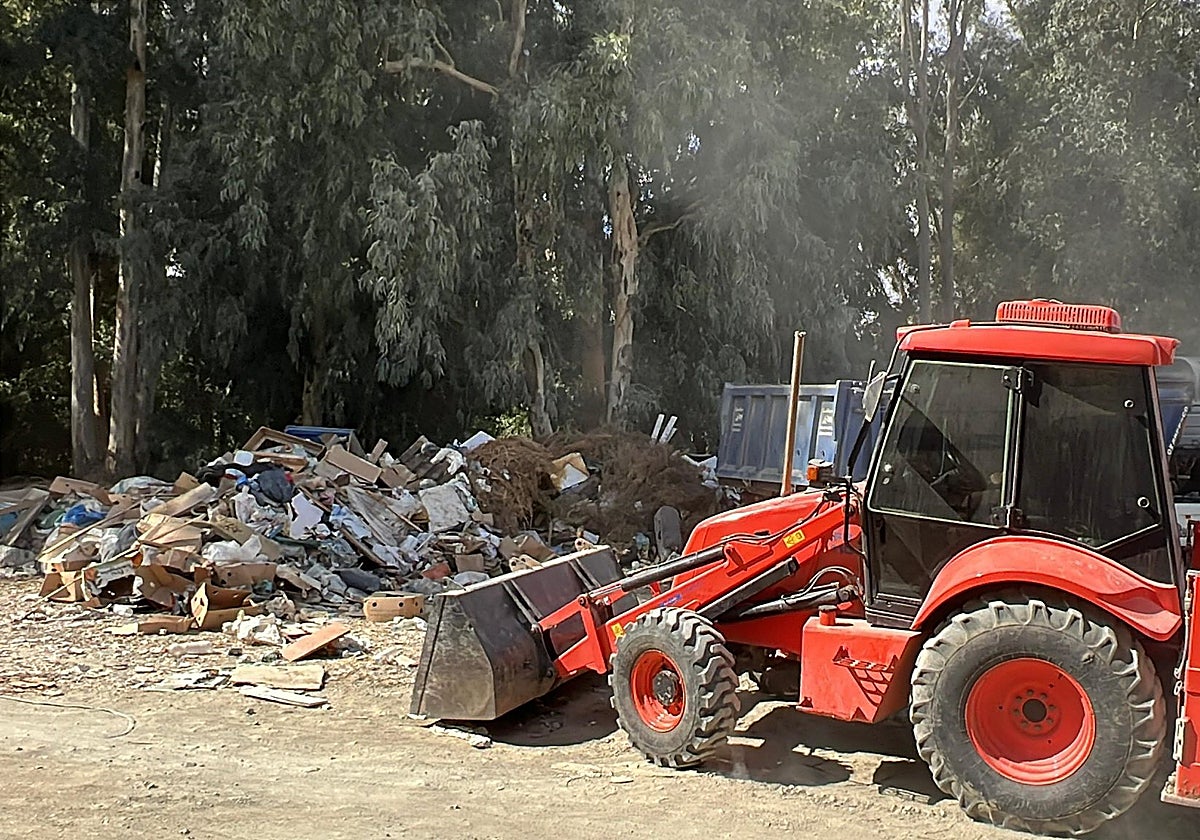 Trabajos de limpieza en el río Grande.