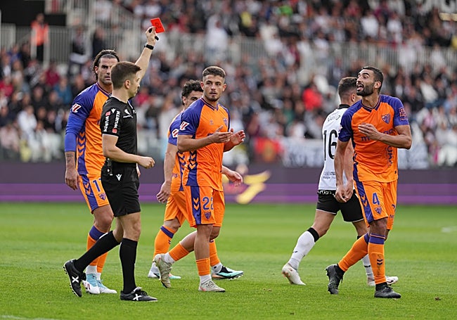 El momento en el que Galilea ve la tarjeta roja.