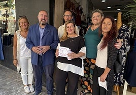 La familia, a través de la asociación El Vuelo de las Libélulas, ha iniciado una campaña de recaudación de fondos en colaboración con los comerciantes y con el apoyo del Ayuntamiento.