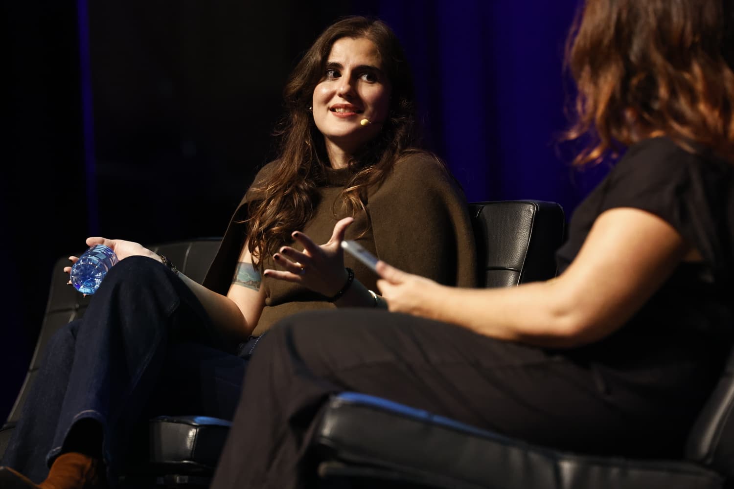 'Gente revolucionarIA' centra hoy el Sun and Tech Málaga. Sofía López de Freepik