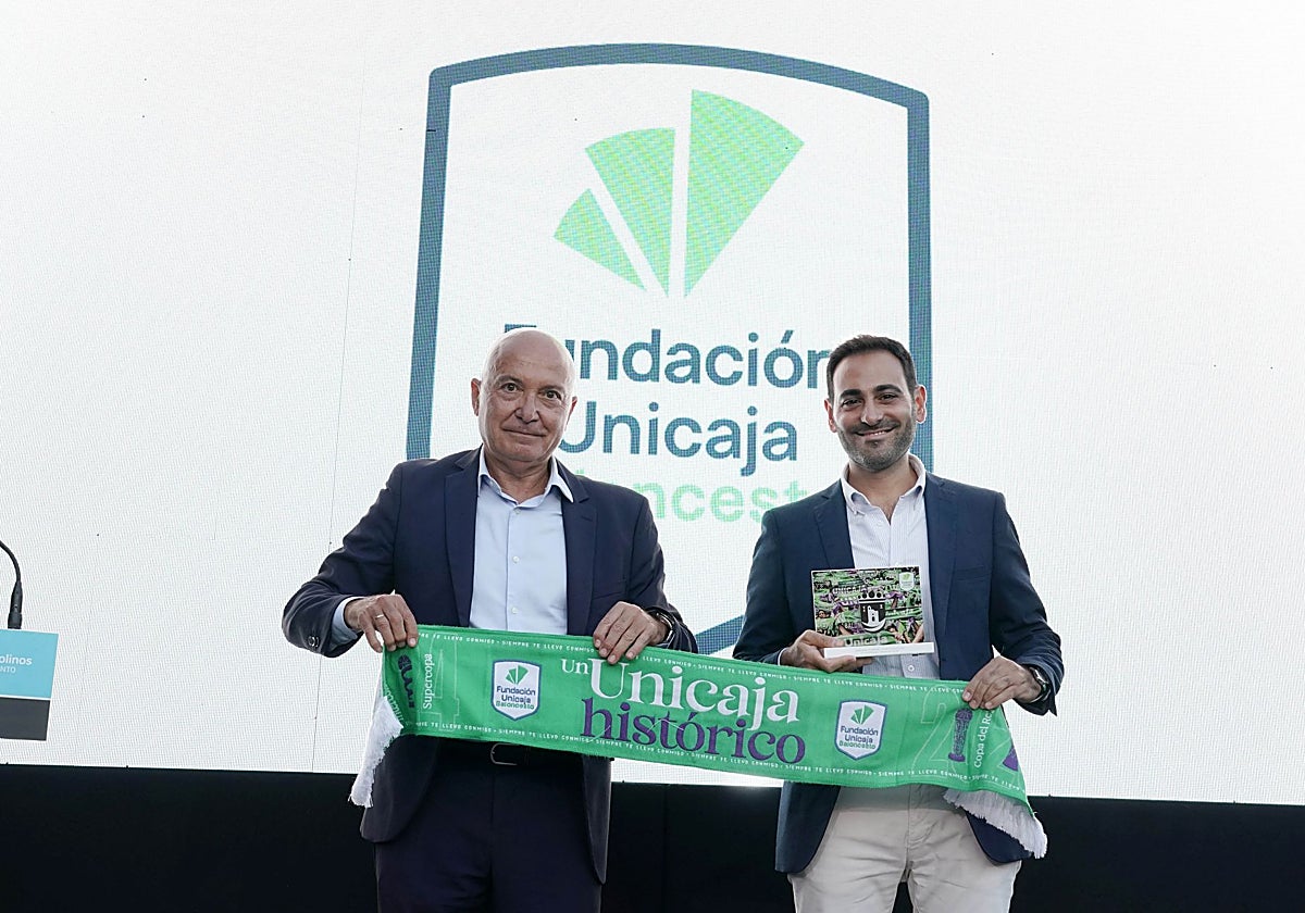 El presidente del Unicaja Baloncesto, Antonio Jesús López Nieto, y el concejal de Deportes de Marbella, Lisandro Vieytes.