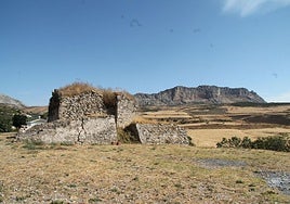El castillo de Jévar está al sur del Torcal