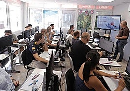 Imagen de archivo de uno de los cursos de IA ofrecido por la Junta.