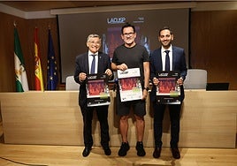 El teniente de alcalde sampedreño, Javier García, y el edil de Deportes, Lisandro Vieytes, junto al presidente del Club San Pedro Atletismo, Antonio García.