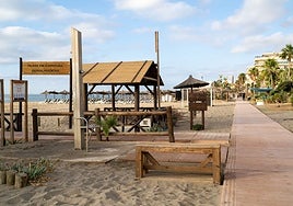 El Ayuntamiento ha sustituido las pasarelas de madera por nuevas de hormigón.