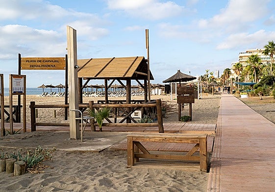 El Ayuntamiento ha sustituido las pasarelas de madera por nuevas de hormigón.