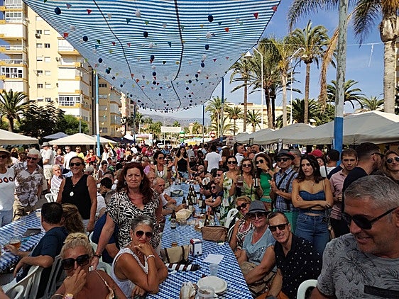 Cervezas y sorteos en la Oktoberfest de Algarrobo Costa