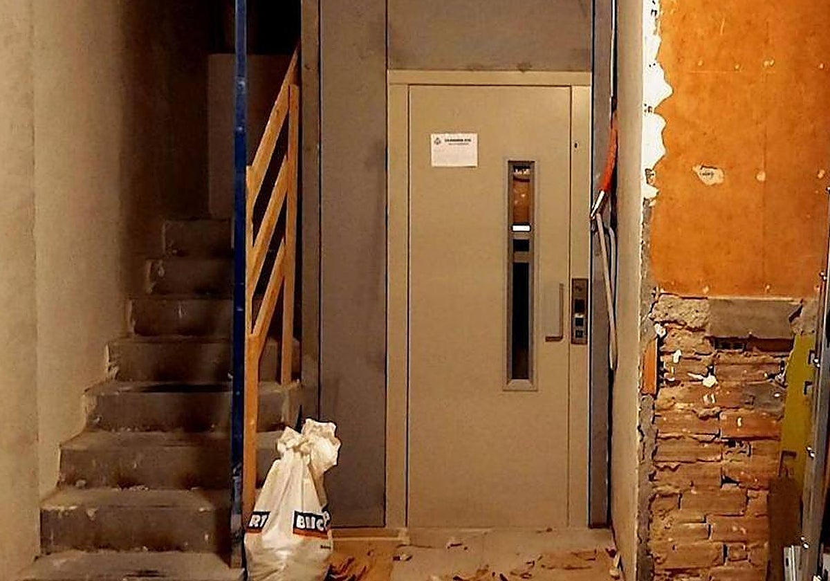 Condenan a una comunidad a indemnizar con más de un millón de euros a un vecino que cayó en la escalera y sufrió daño cerebral