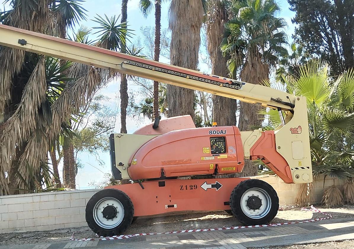 Investigan el sabotaje de la maquinaria para podar los Baños del Carmen en Málaga