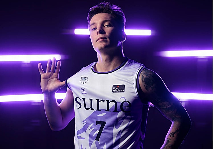 Justin Jaworski, con la camiseta del Bilbao.